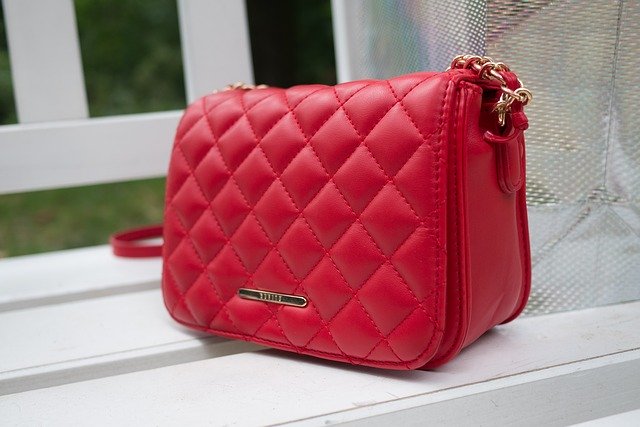 Červená menší kabelka